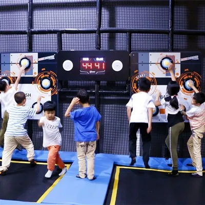 Interaktivt spel på väggen